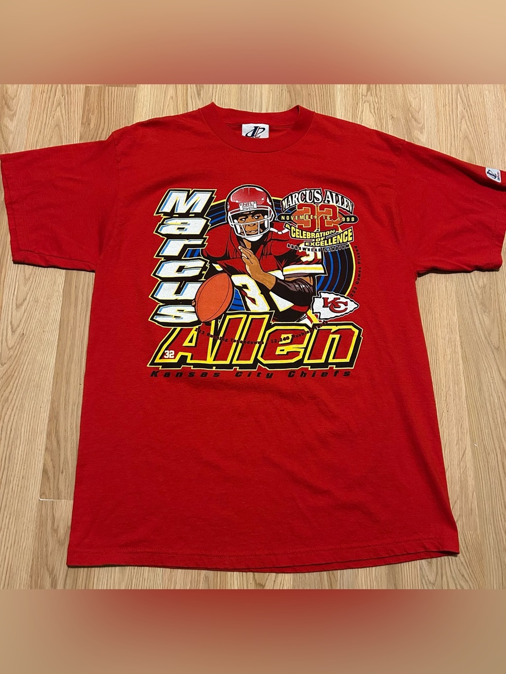 Vintage Kansas City Chiefs Red NFL Football Marcus Allen Size Large T-Shirt